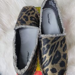 NWOT BareTraps Espadrille Flats 
