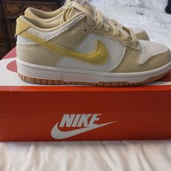 Womens Nike Dunks 7.5