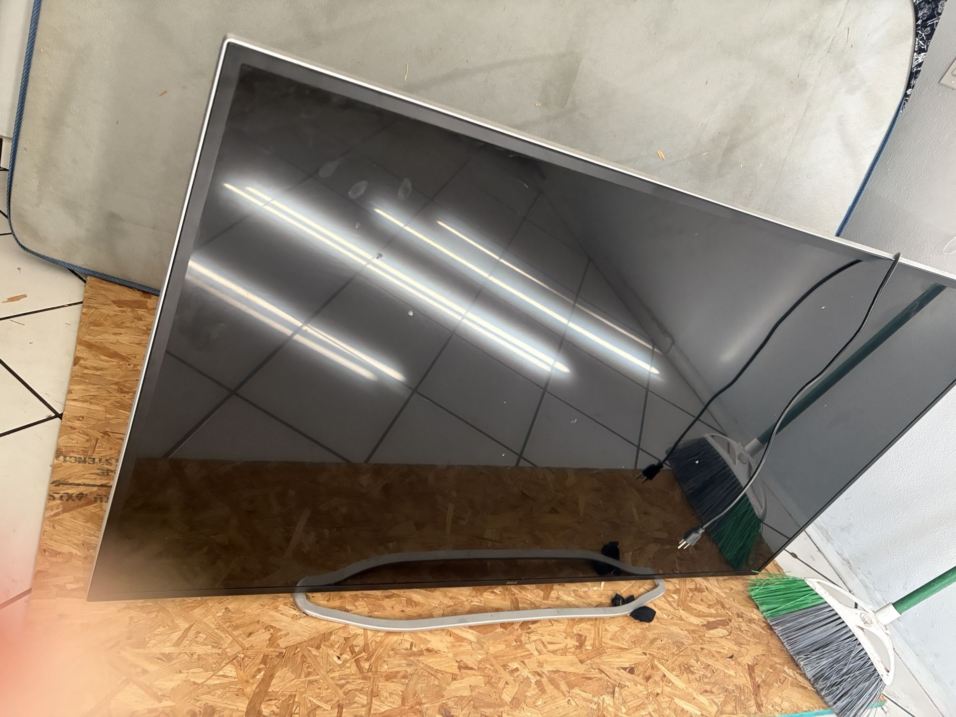 RCA 57”