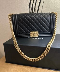 Chanel boy bag size medium