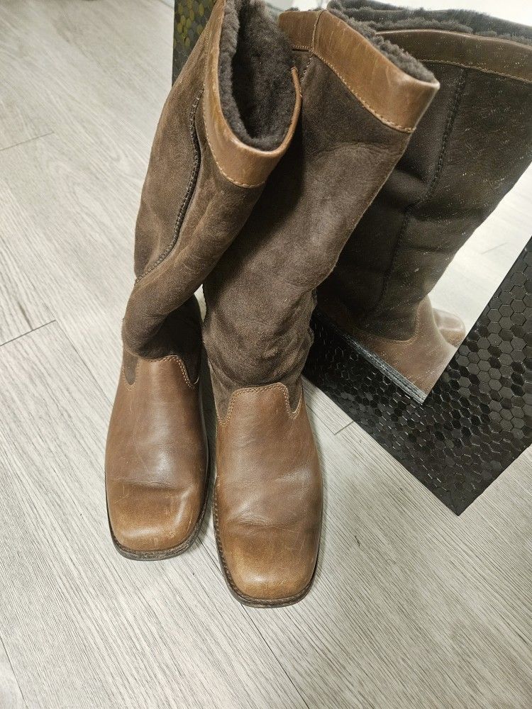 UGG BRAND Brown Leather N Genuine Sheepskin Boots Size 7