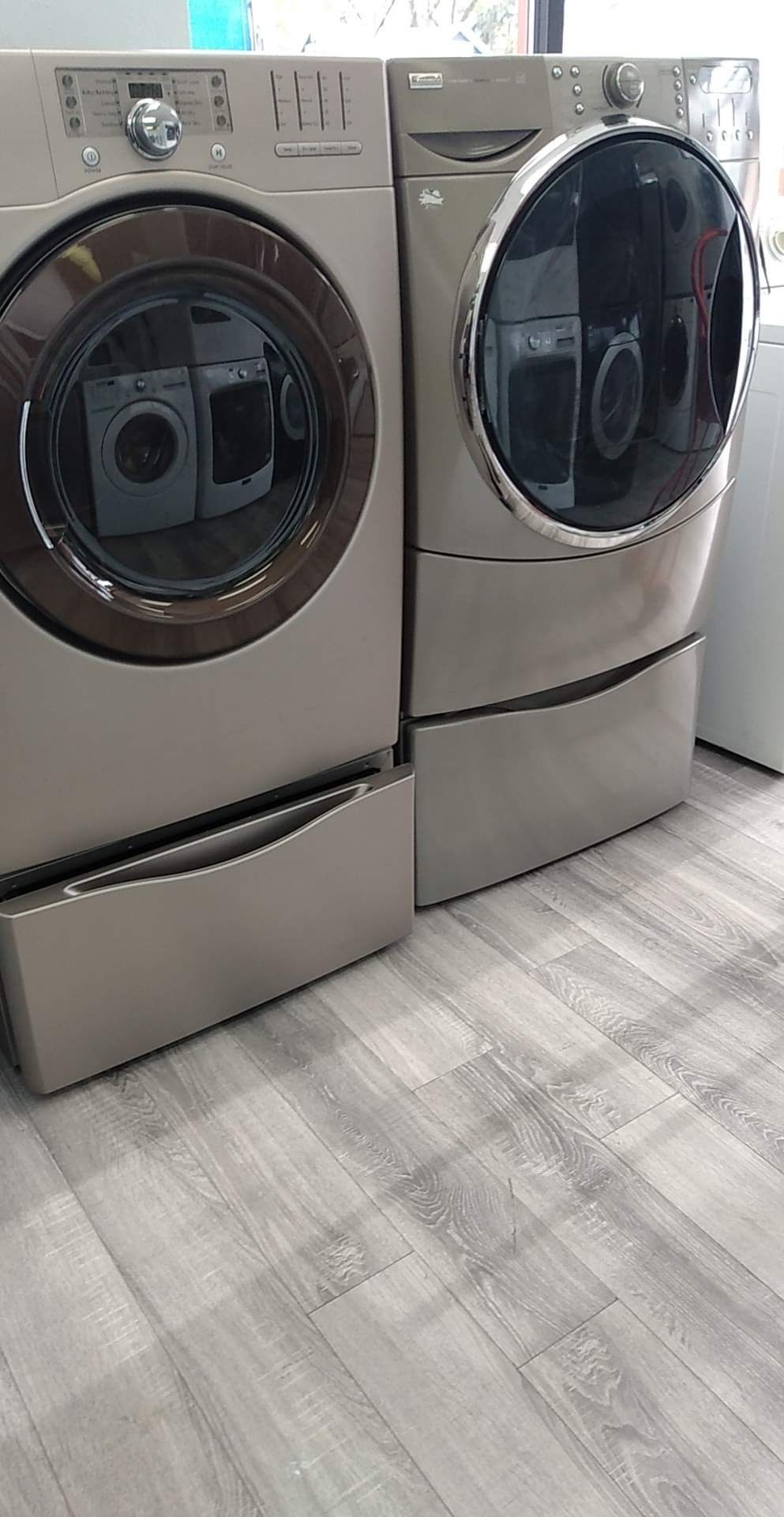 Kenmore  Washer And Gas Dryer Worh Pedestals Included Set For $745 