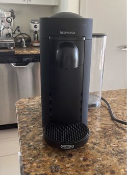 Like new Nespresso Vertuo Plus Coffee and Espresso Machine