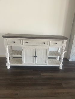 Rustic Ashley side board buffet