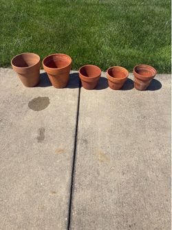 5 Clay Pots