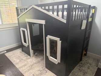 House loft bed