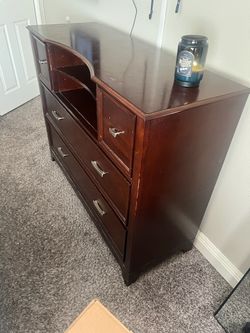 Dresser / Entertainment Center