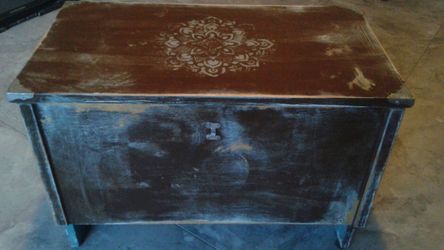 Coffee table trunk