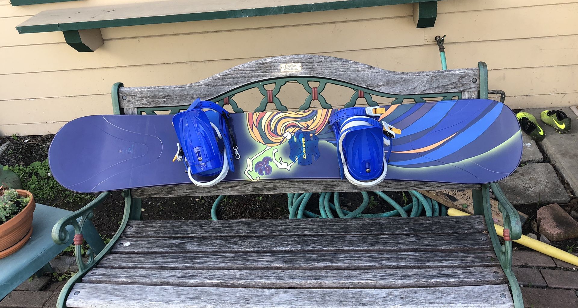 Lamar 154 Athena Snowboard with Liquid LQ1500 Bindings
