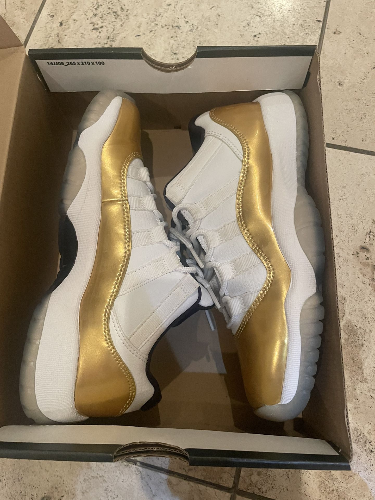 Jordan 11 Olympic Gold Low size 4.5Y