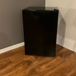 Mini Fridge 