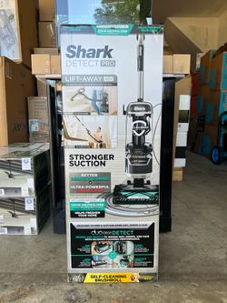 Shark DetectPro Lift-Away ADV Upright Vacuum