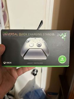 Razer Universal Quick Charging Stand for Xbox Series X|S: Magnetic Secure Charging - Perfectly Matches Xbox Wireless Controllers - USB Powered - Lunar