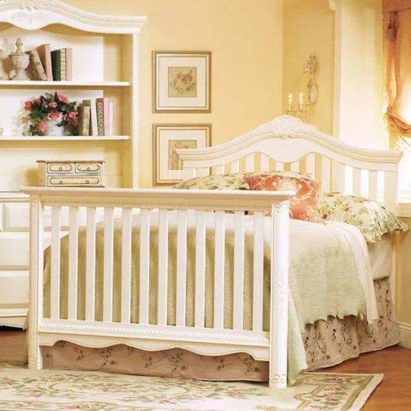 Munire white crib top