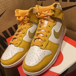 dunks Wms size 8,5 or 7 men