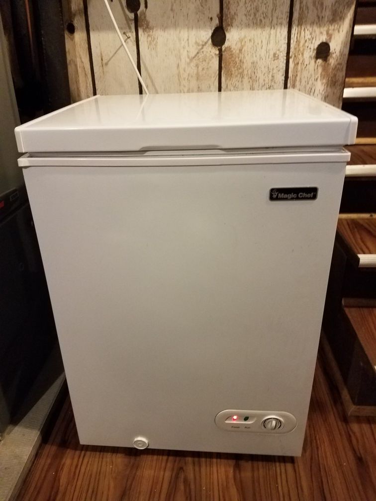 Magic chef 3.5 chest freezer for Sale in Aliquippa, PA OfferUp