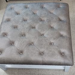 Ashley Furniture Signature Ottoman