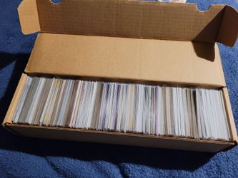 Approximately 800 count of random baseball cards