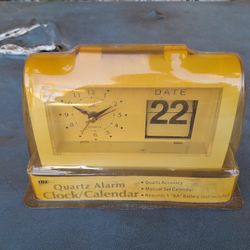 Nostalgic Design Quartz Alarm Clock w/Calendar Date (New).