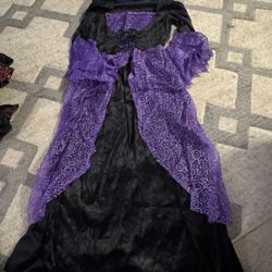 Women’s witch costume 