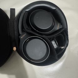 Sony XM4 Noise Cancelling Headphones 