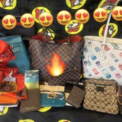 Bolsas, Legos, Kindles, Shark Onesie, Uno Sets Drunk Uno 