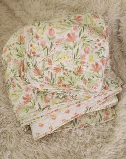 Rachel Ashwell Twin Bedspread / Quilt