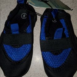 Toddler Black/Blue Water Shoe's size 5- NEW