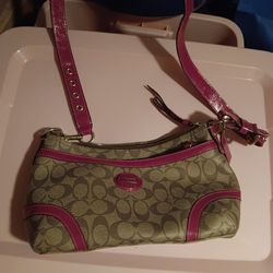 Coach Purse With Pink 