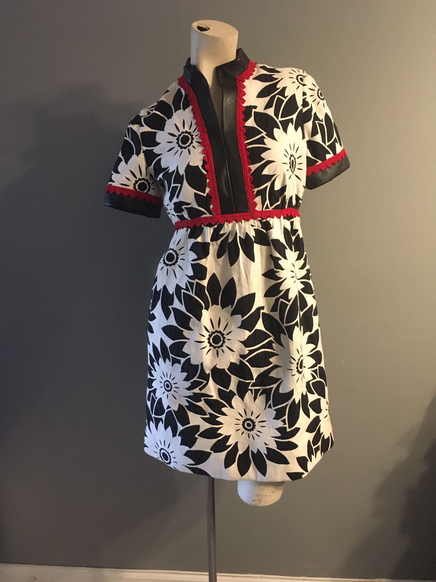 Custom Hand Made 100% Cotton Black & White Floral Print With Leather Red Ribbon Trimmed Mini Dress Size Small 