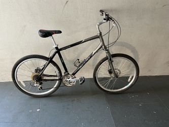 BICYCLE GIANT 21 SPEED SIZE 26 BRAND NEW