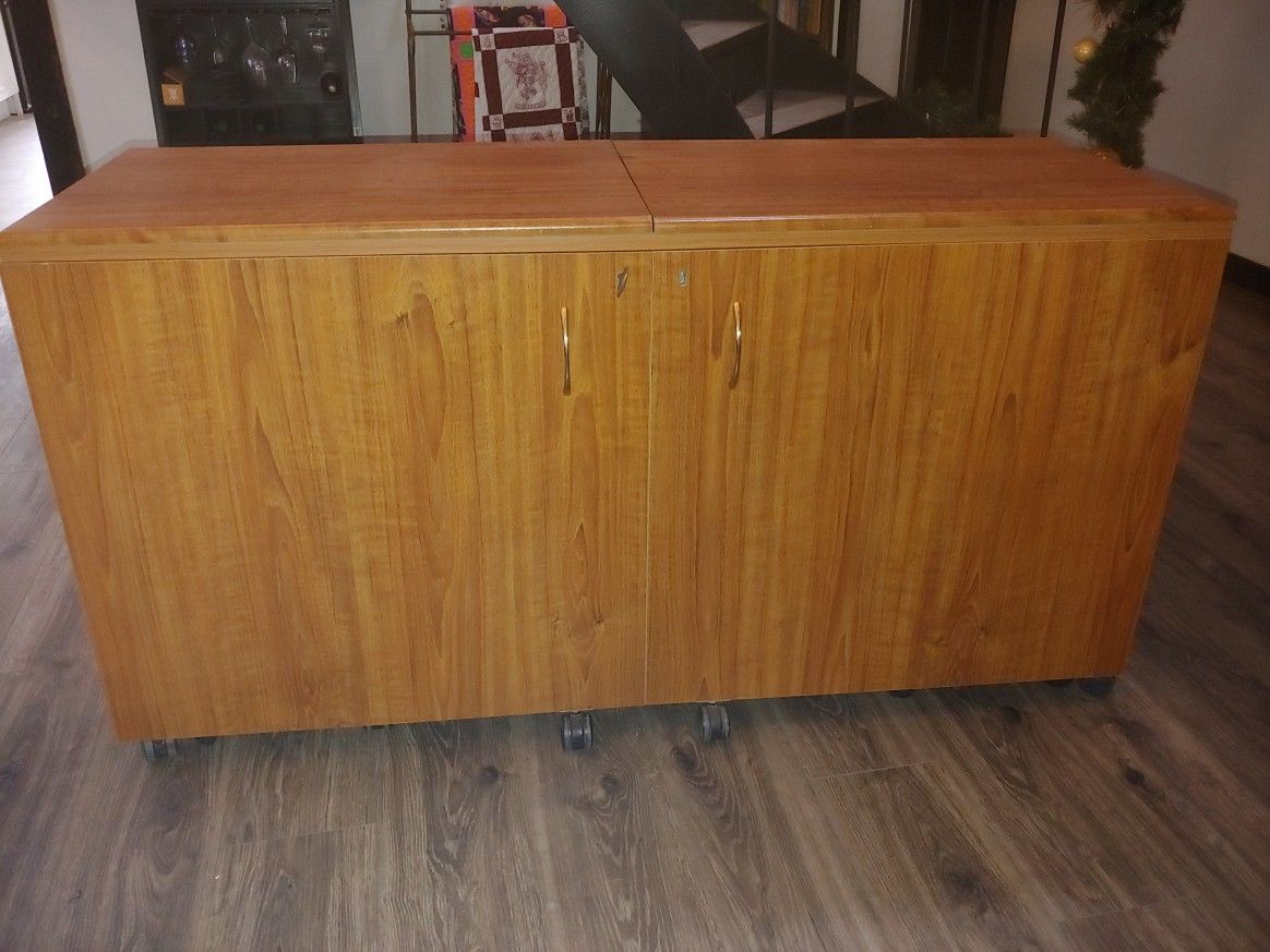 Koala Outback Plus II Sewing Machine for Sale in Long Beach, CA