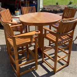 Billards Round Table With 5 Bar Stools 