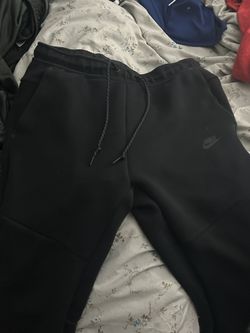 Nike Tech Pants Large(LOOKING FOR TRADE)