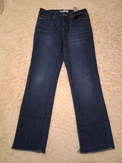 Levi's mid rise straight leg cut
