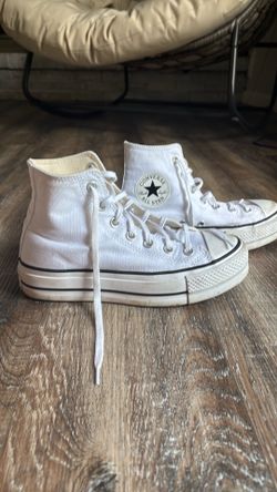 Women’s Converse Chuck Taylor All Star Lift Platform High Top Sneakers in white, size US 7.5.