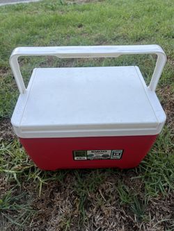 RED/WHITRE IGLOO COOLER 