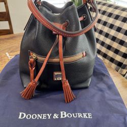 Dooney & Bourke Bag