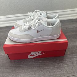 Nike Court vintage premium Sz 7 