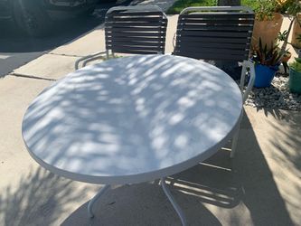 PATIO SET - 4 CHAIRS AND TABLE