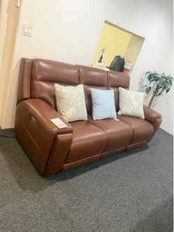 Versani - zero gravity leather sofa with two power Reclining