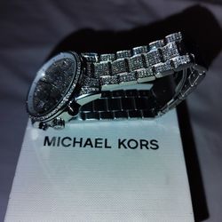 WATCH MICHAEL KORS LIKE NEW .200$$$