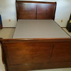Queen Size Sleigh Bed Cherry Wood
