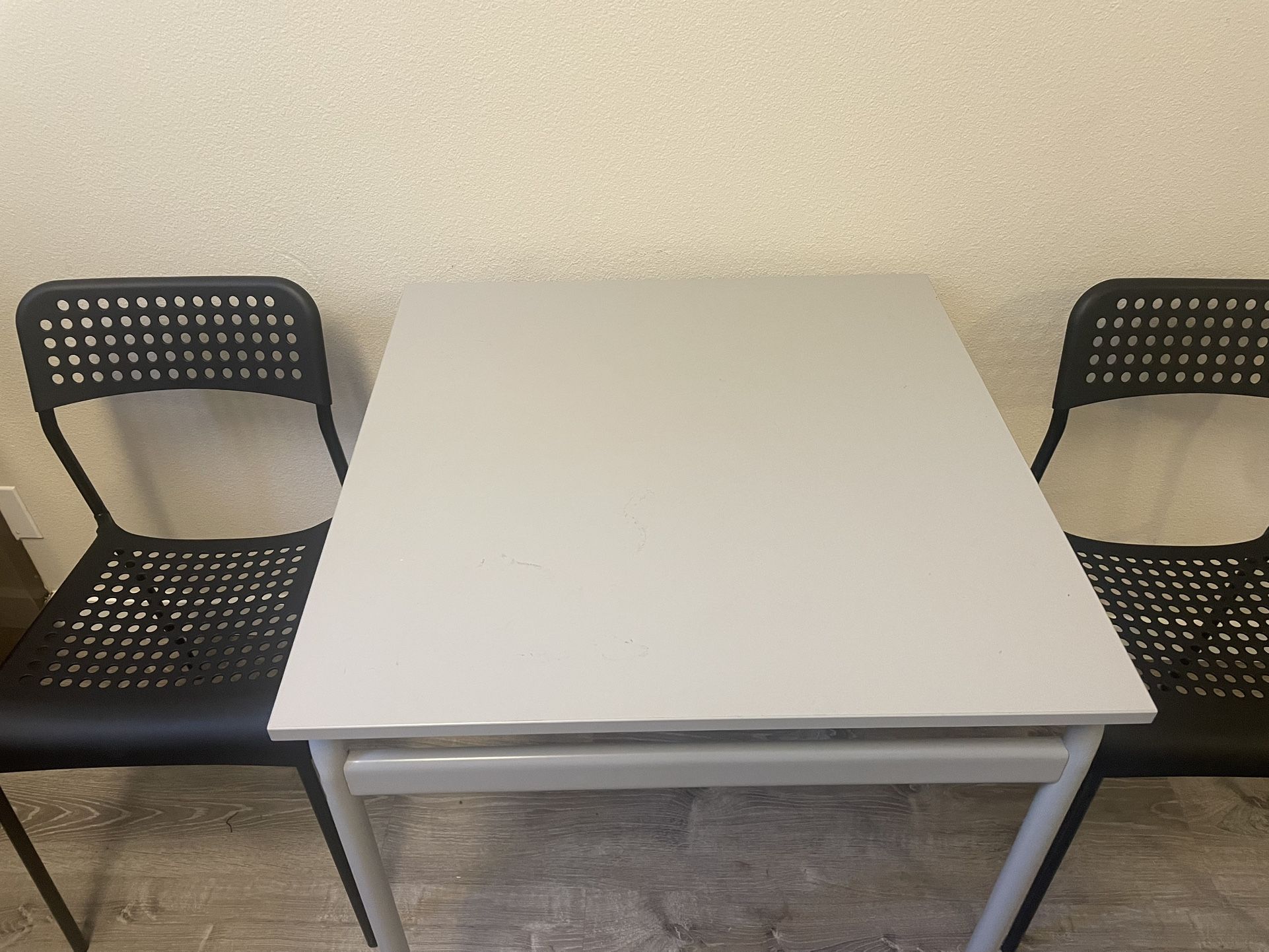 Dinner table & chair