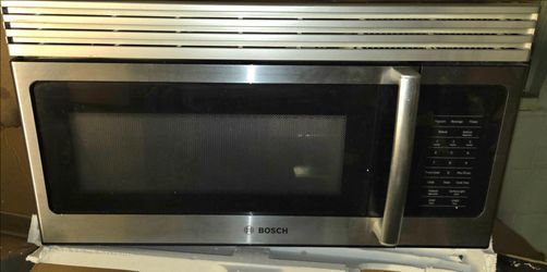Bosch 300 Series over-the-range microwave oven (Model HMV3051U).