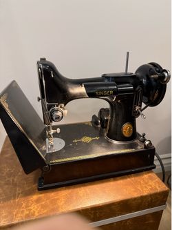 Singer Featherweight 221 Sewing Machine