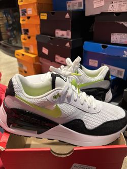 Men’s Nikes Size 9 Brand New! 