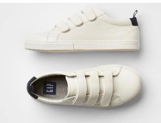Boy Gap sneakers size 4 Velcro white