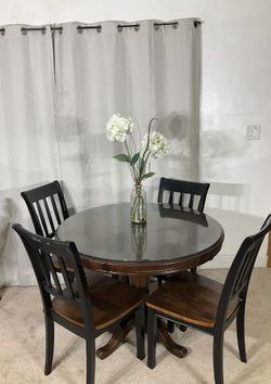 Round Kitchen Dining Table & 4 Chairs ASHLEY FURNITURE 