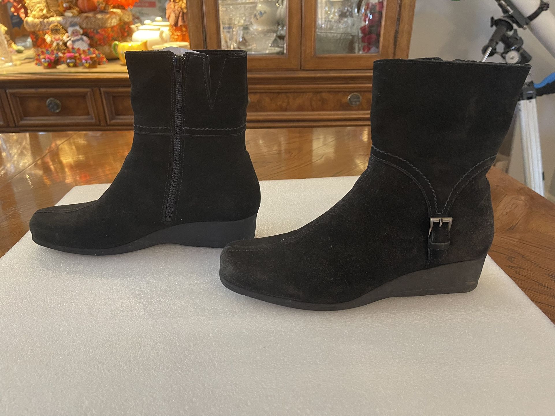 Black Suede La Canadienne Wedge Boots in Excellent Condition - Size 8M